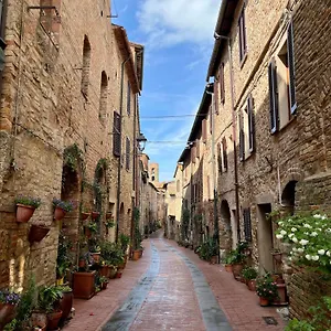 Mirella In Centro Storico Casole dʼElsa